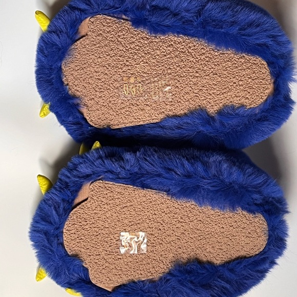 NWT size K13  soft brilliant sapphire/ chartreuse accent nail faux fur slippers - Picture 8 of 8